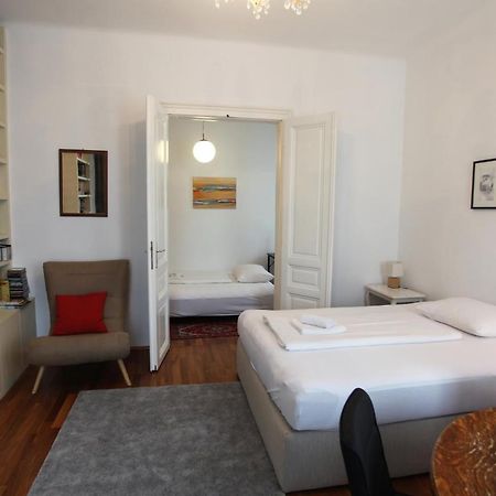 Casa Nostra - Ausgefallene Wohnung Am Augarten Wina Bagian luar foto