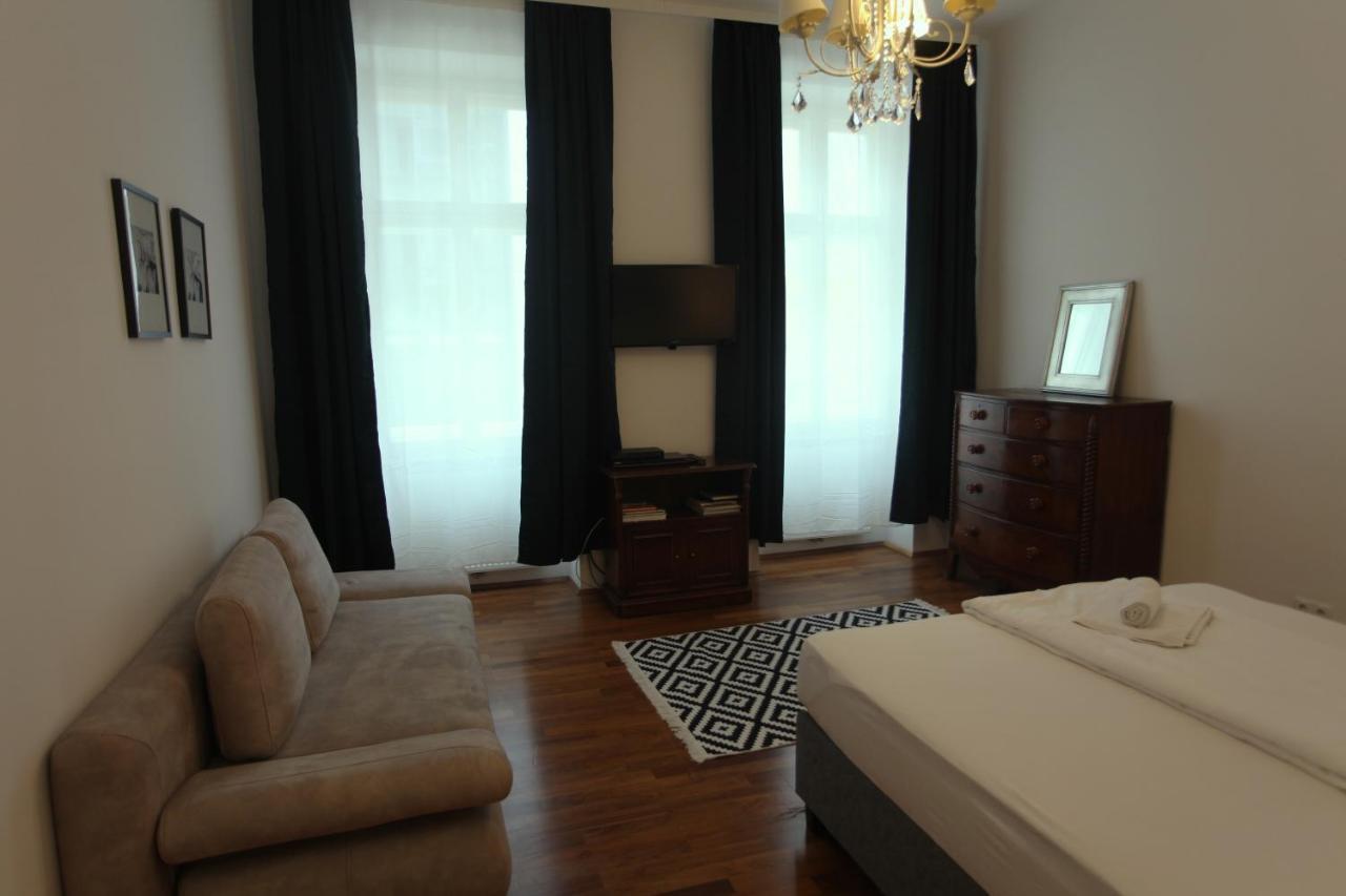 Casa Nostra - Ausgefallene Wohnung Am Augarten Wina Bagian luar foto