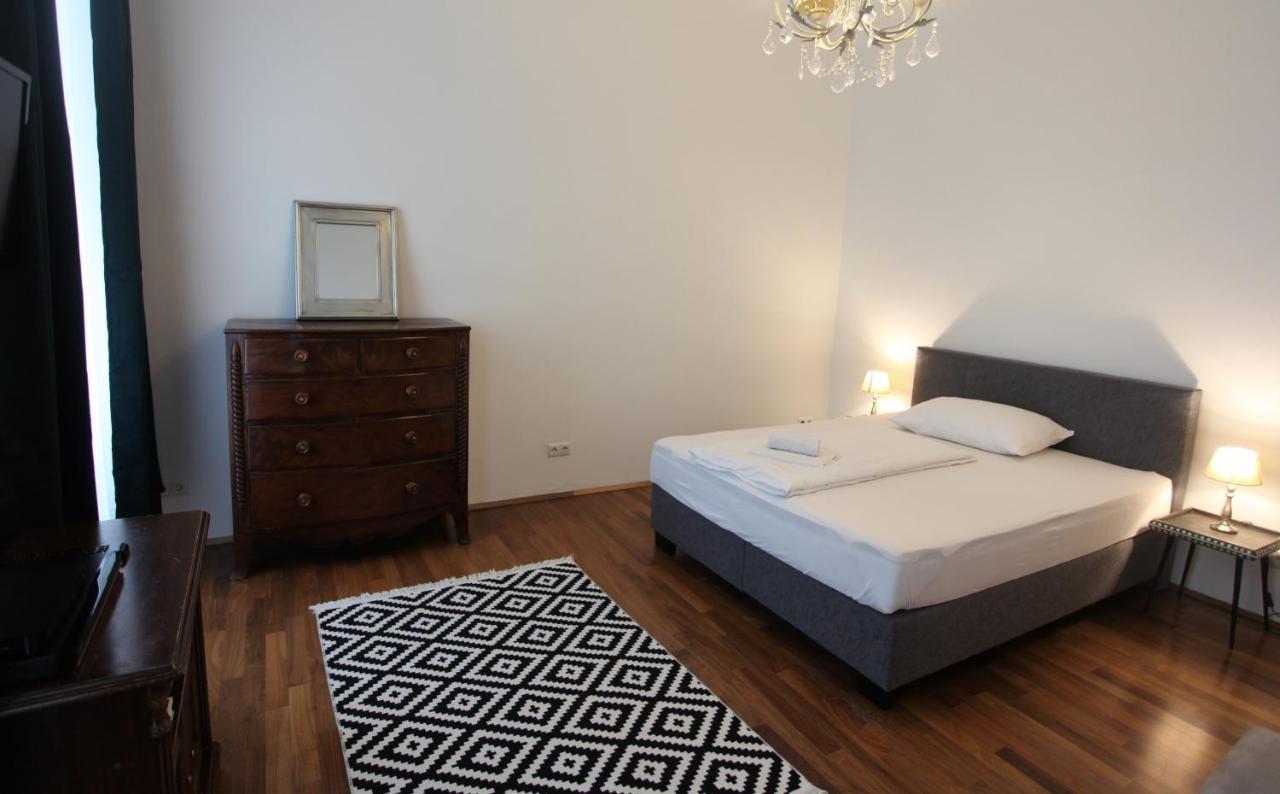 Casa Nostra - Ausgefallene Wohnung Am Augarten Wina Bagian luar foto