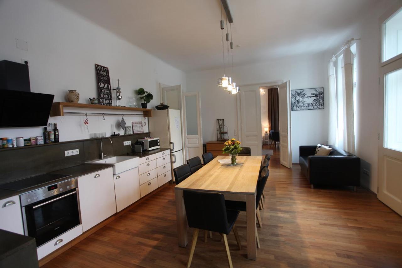 Casa Nostra - Ausgefallene Wohnung Am Augarten Wina Bagian luar foto