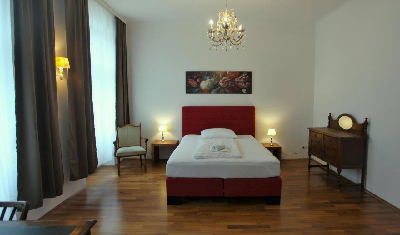 Casa Nostra - Ausgefallene Wohnung Am Augarten Wina Bagian luar foto