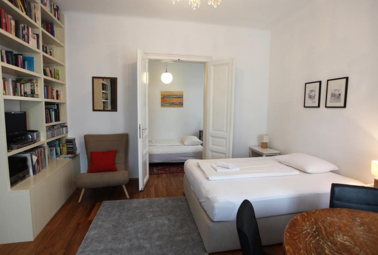 Casa Nostra - Ausgefallene Wohnung Am Augarten Wina Bagian luar foto