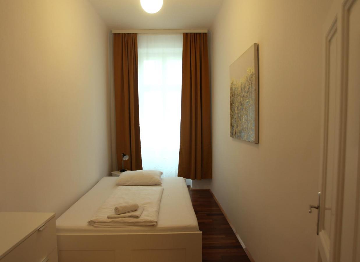 Casa Nostra - Ausgefallene Wohnung Am Augarten Wina Bagian luar foto